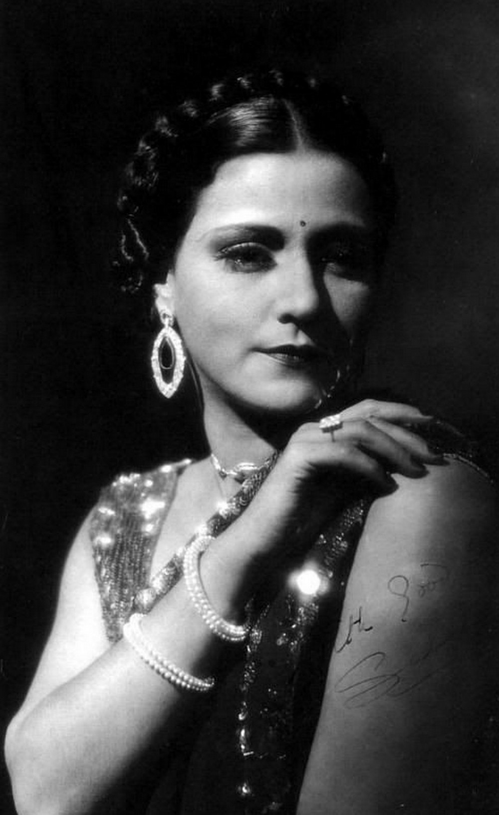 actor Ruby Mayer large photo