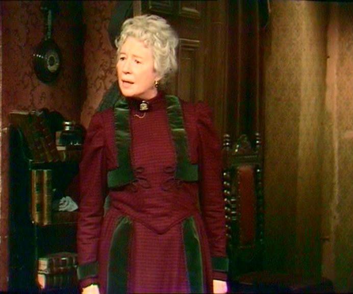 actor Grace Arnold large photo