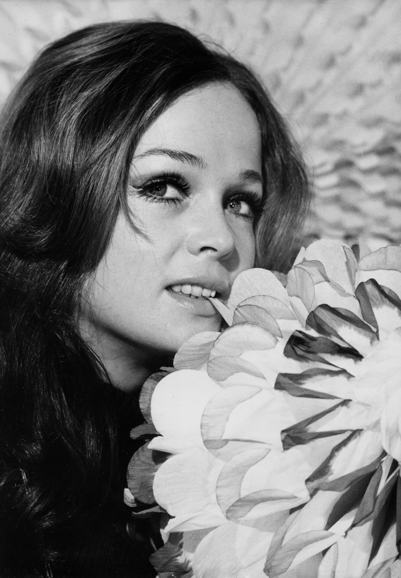 actor Teri Tordai large photo