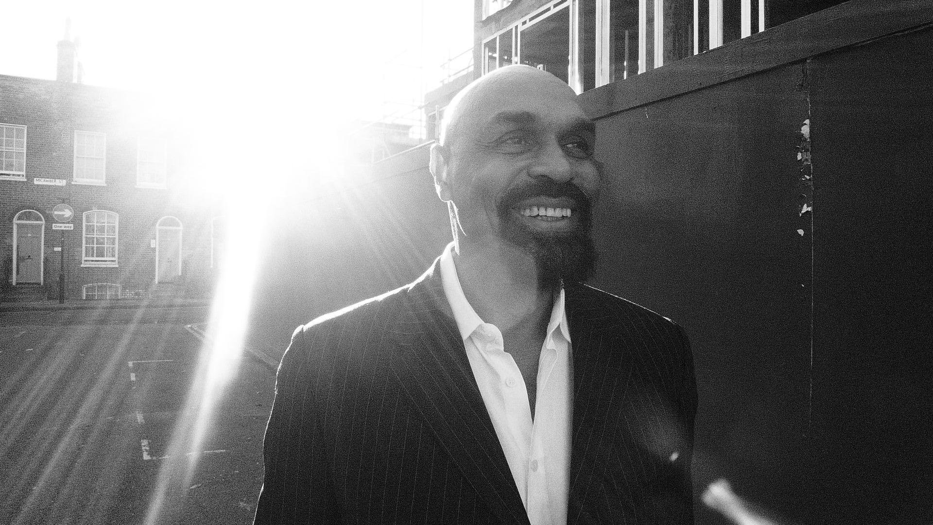 actor Bobby Rhodes large photo