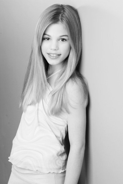 actor Hailey Shand large photo