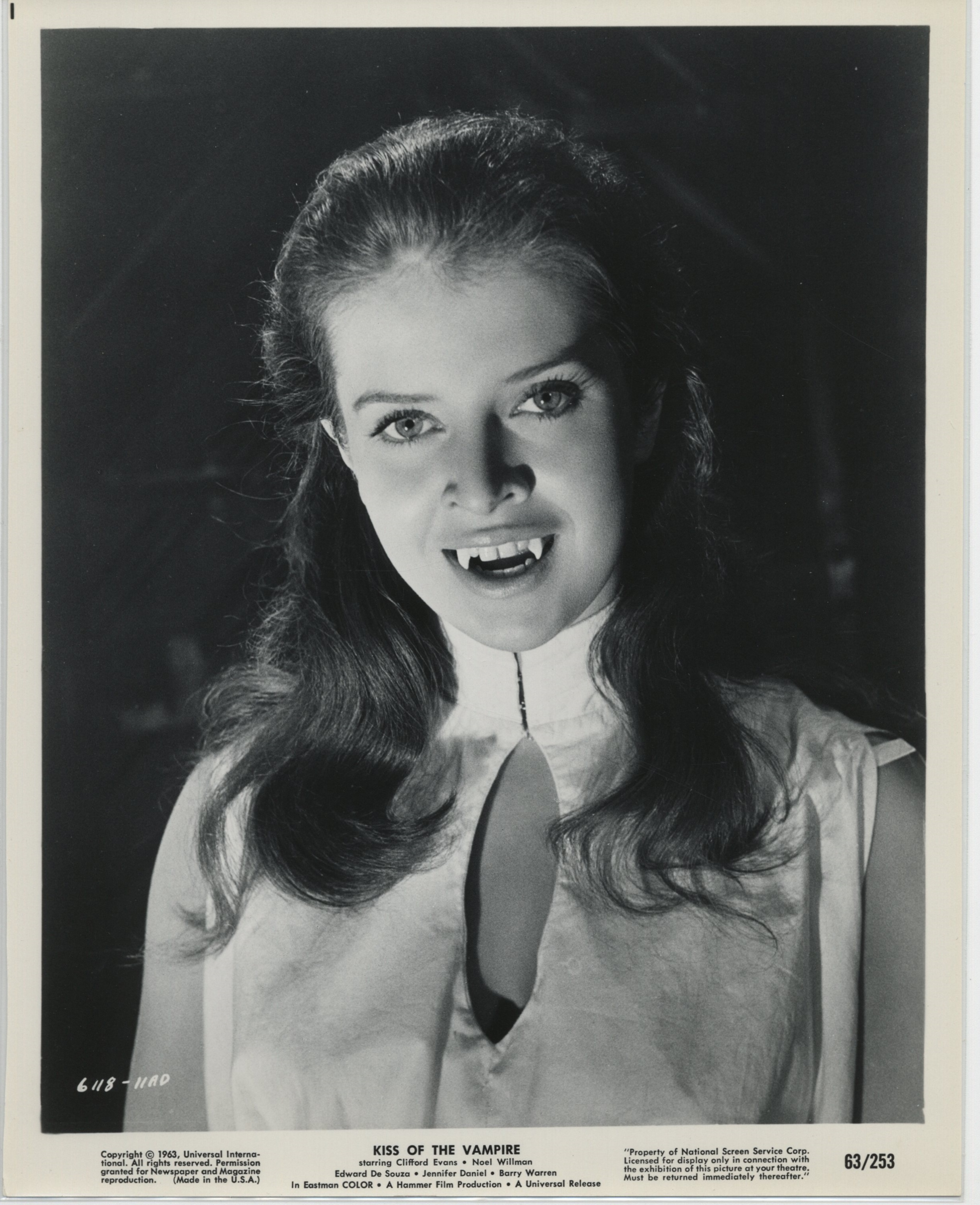 actor Isobel Black large photo