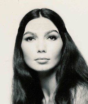 actor Linda Redfearn large photo