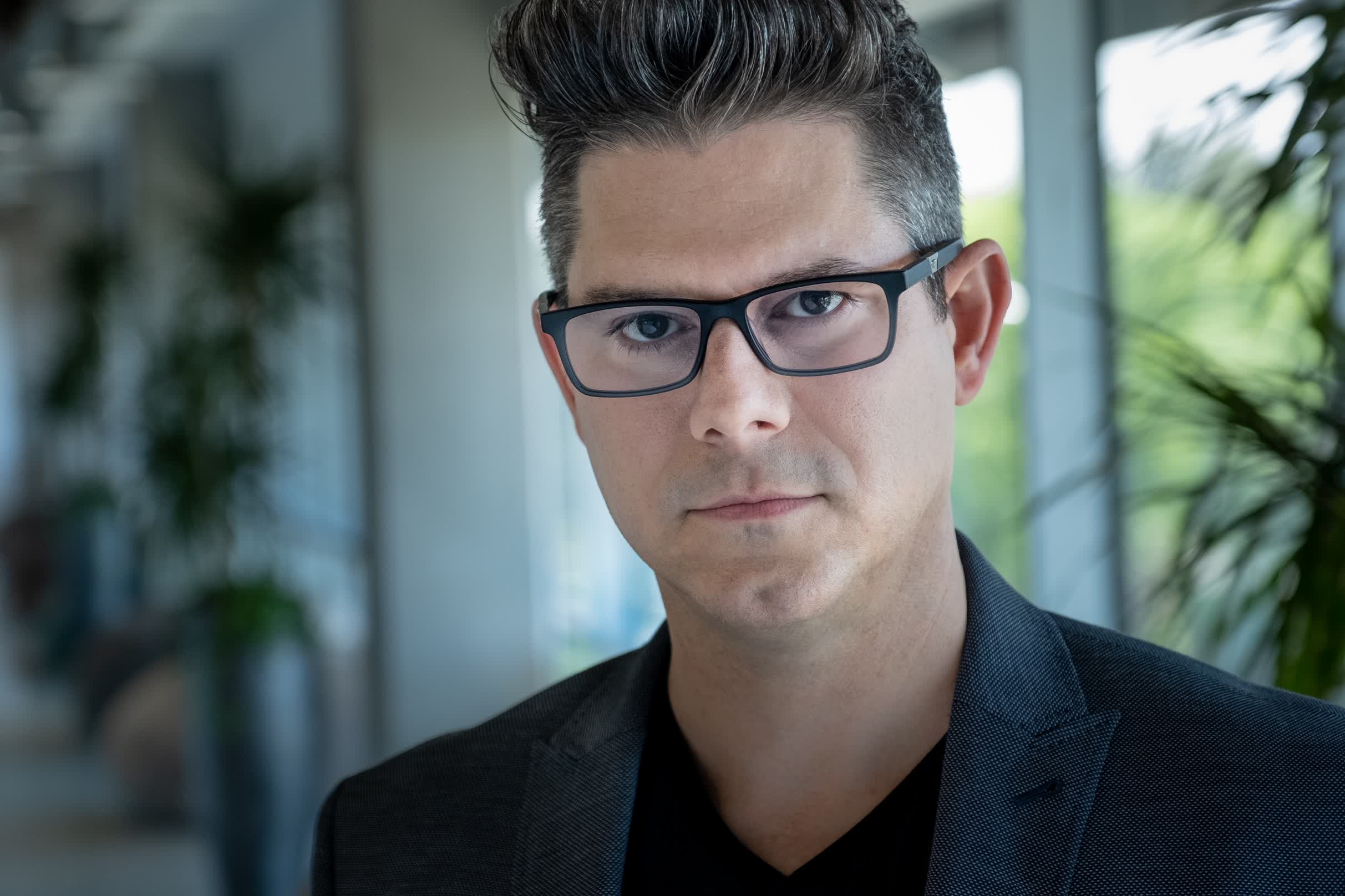 actor Brett Donowho large photo