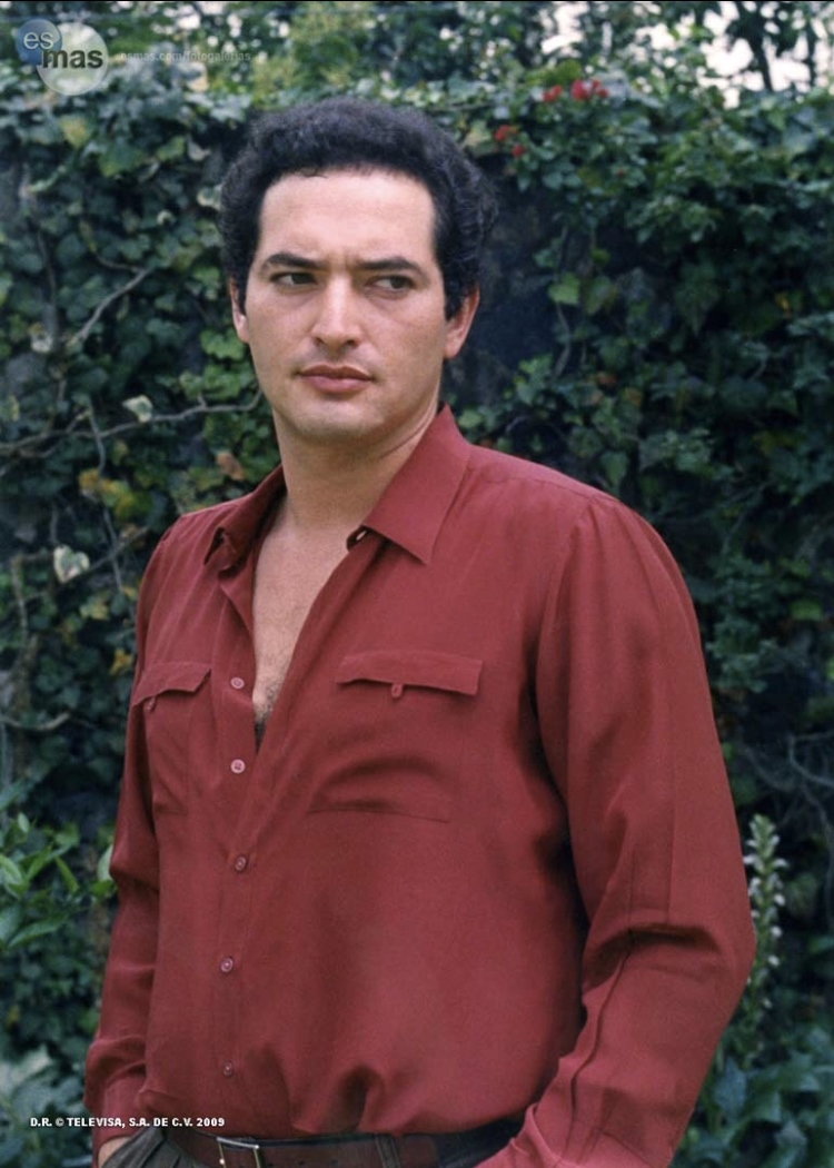 actor Roberto Ballesteros large photo