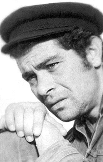 actor Behrouz Vossoughi large photo