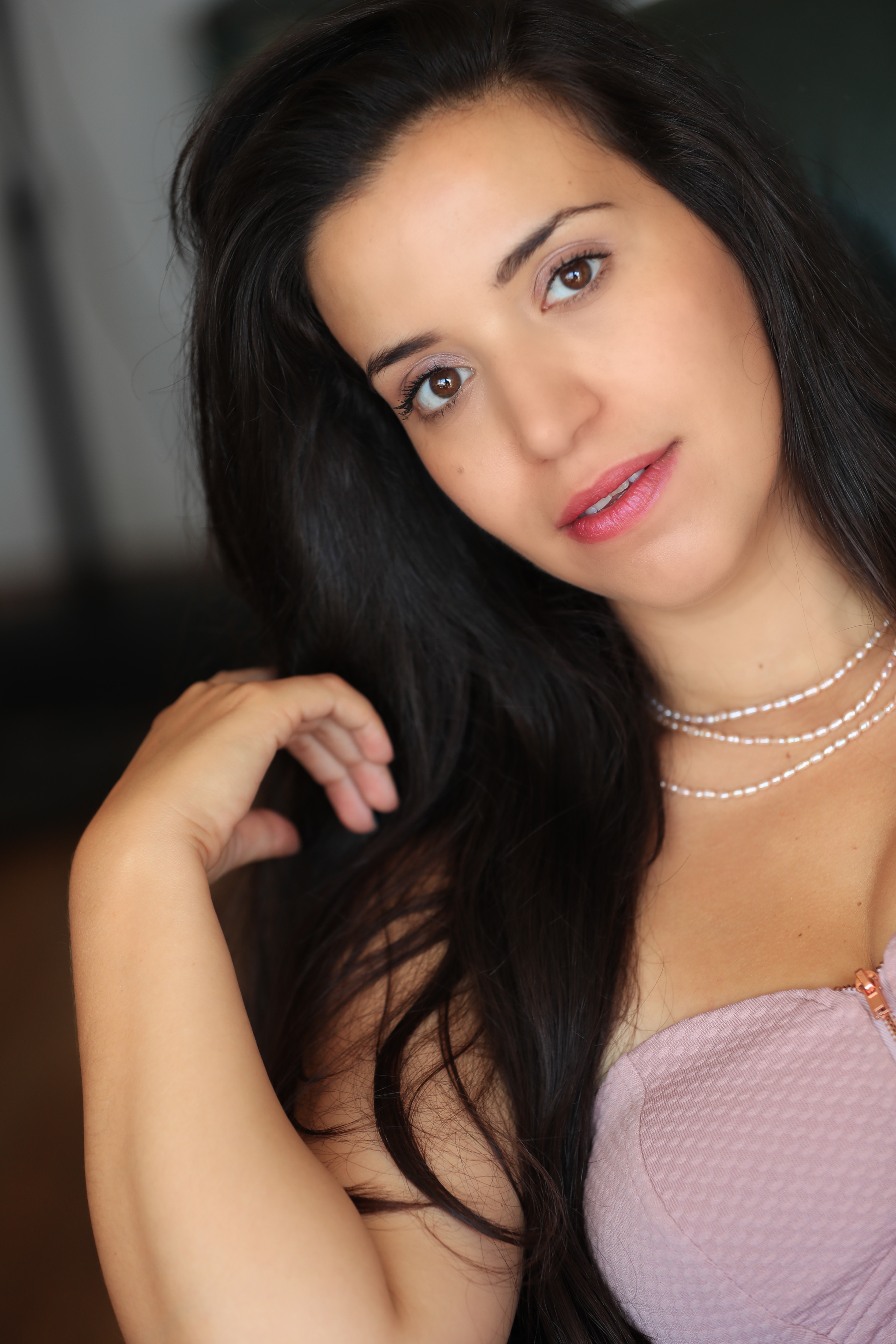 actor Shelly Skandrani large photo