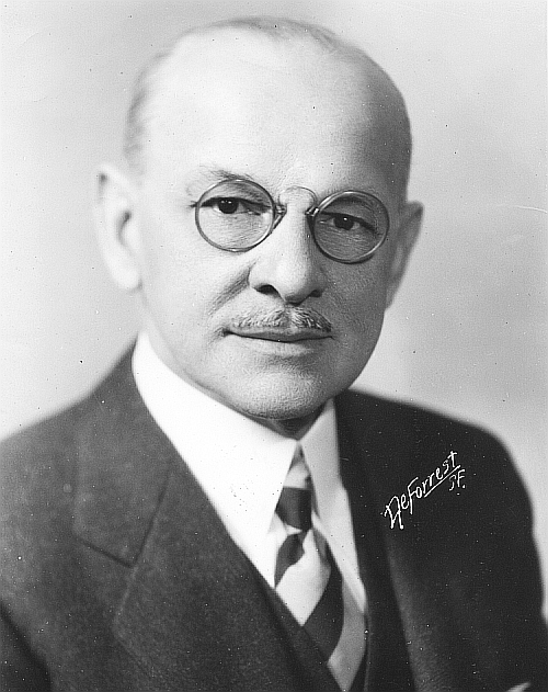 actor Robert McWade large photo