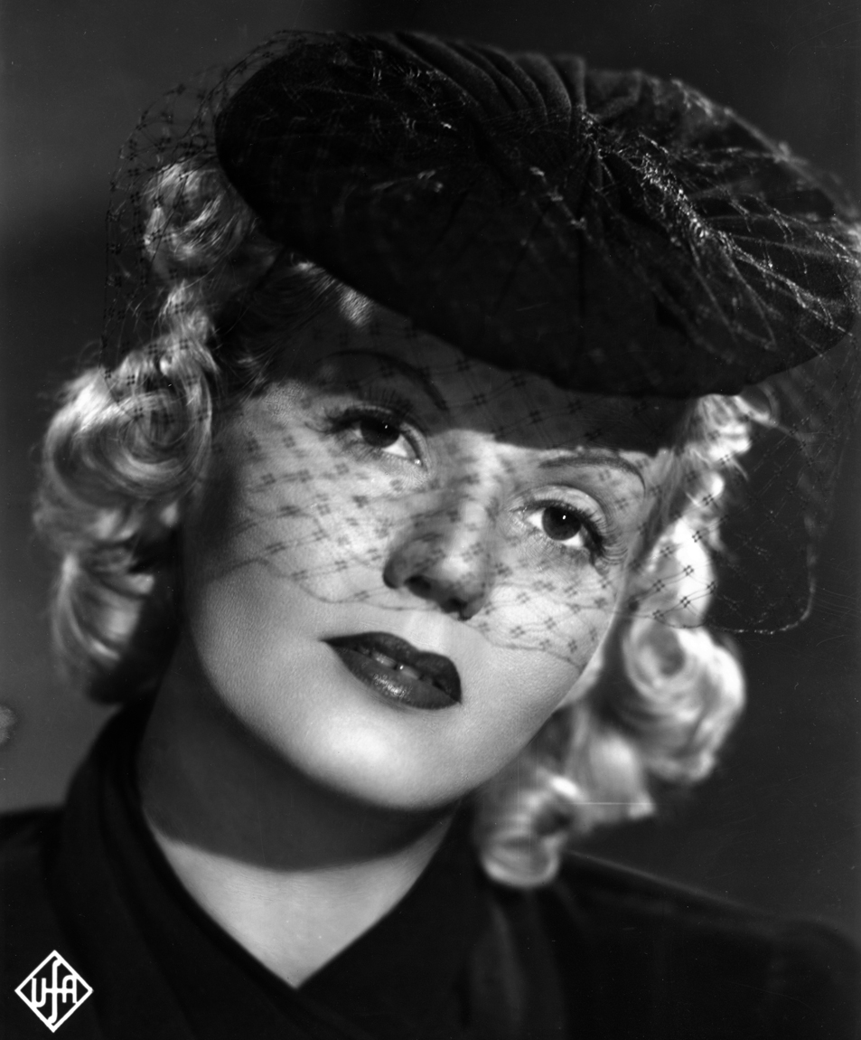 actor Laura Solari large photo