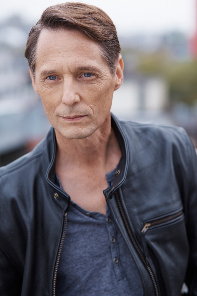 actor Guy Buller large photo