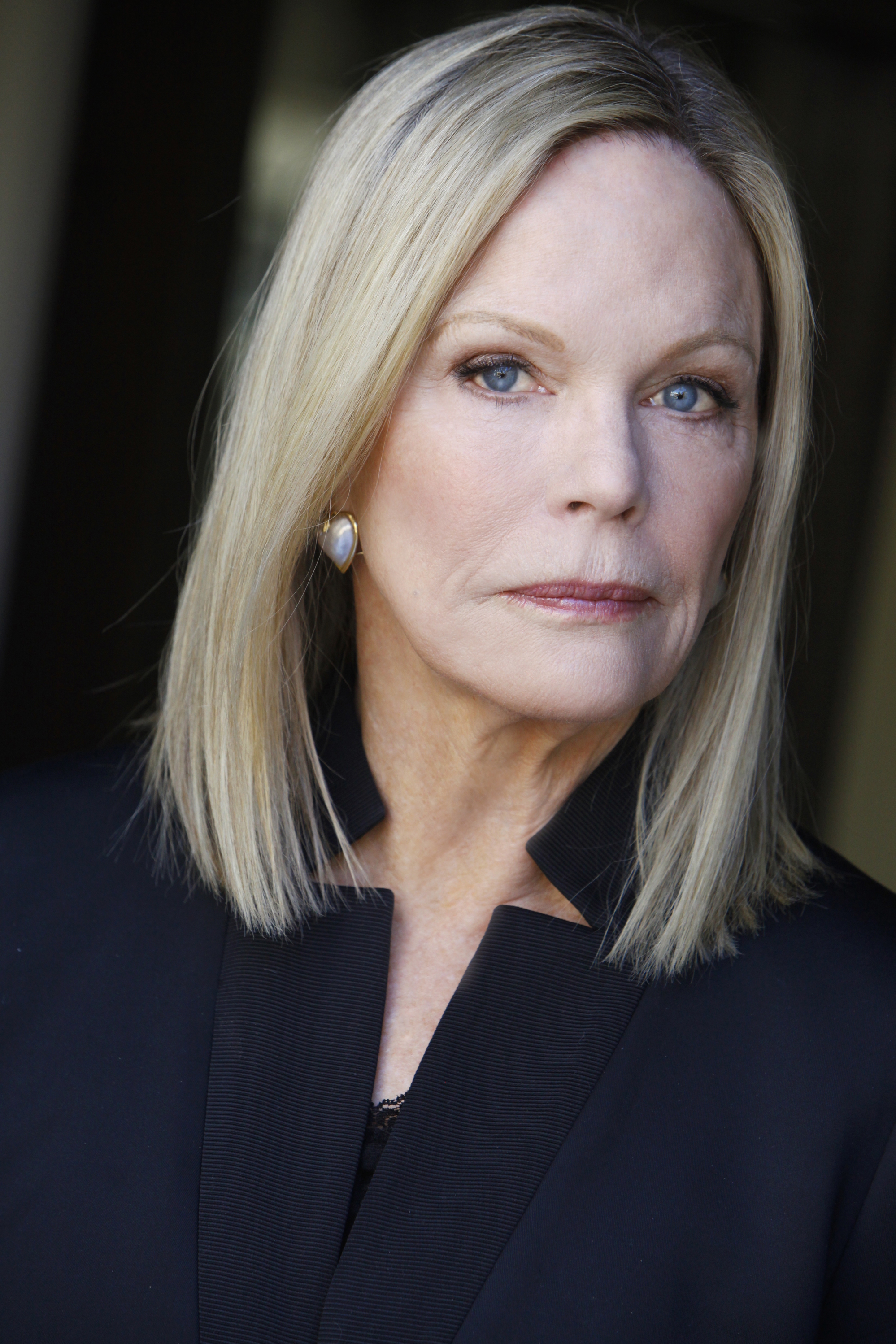 actor Cathy Worthington large photo