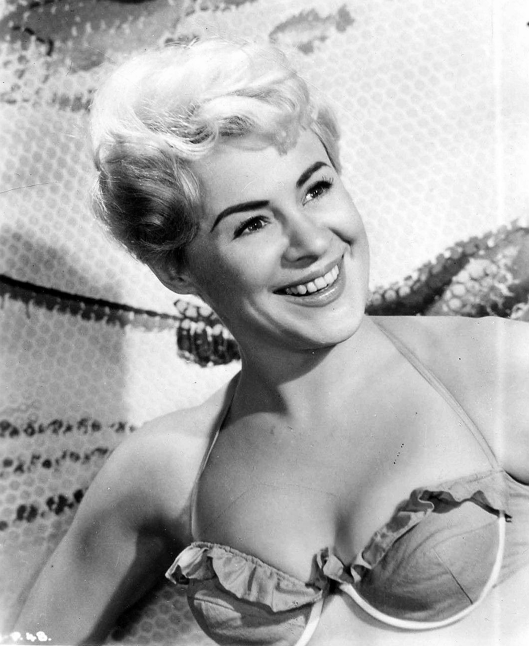 actor Dilys Laye large photo