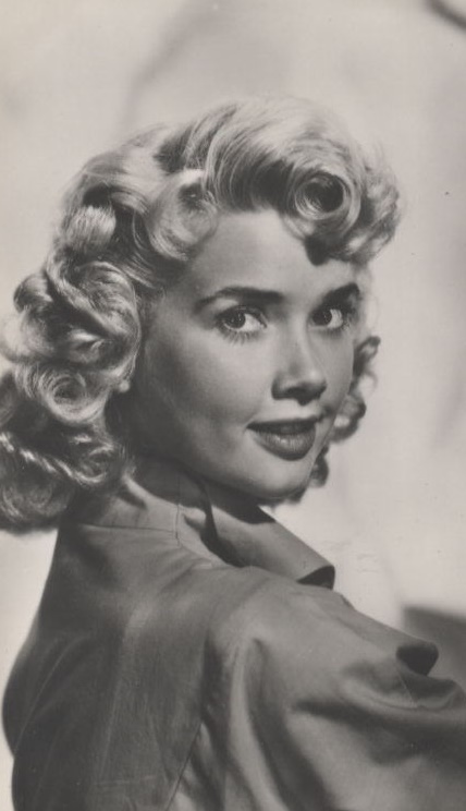 actor Yvonne Lime large photo