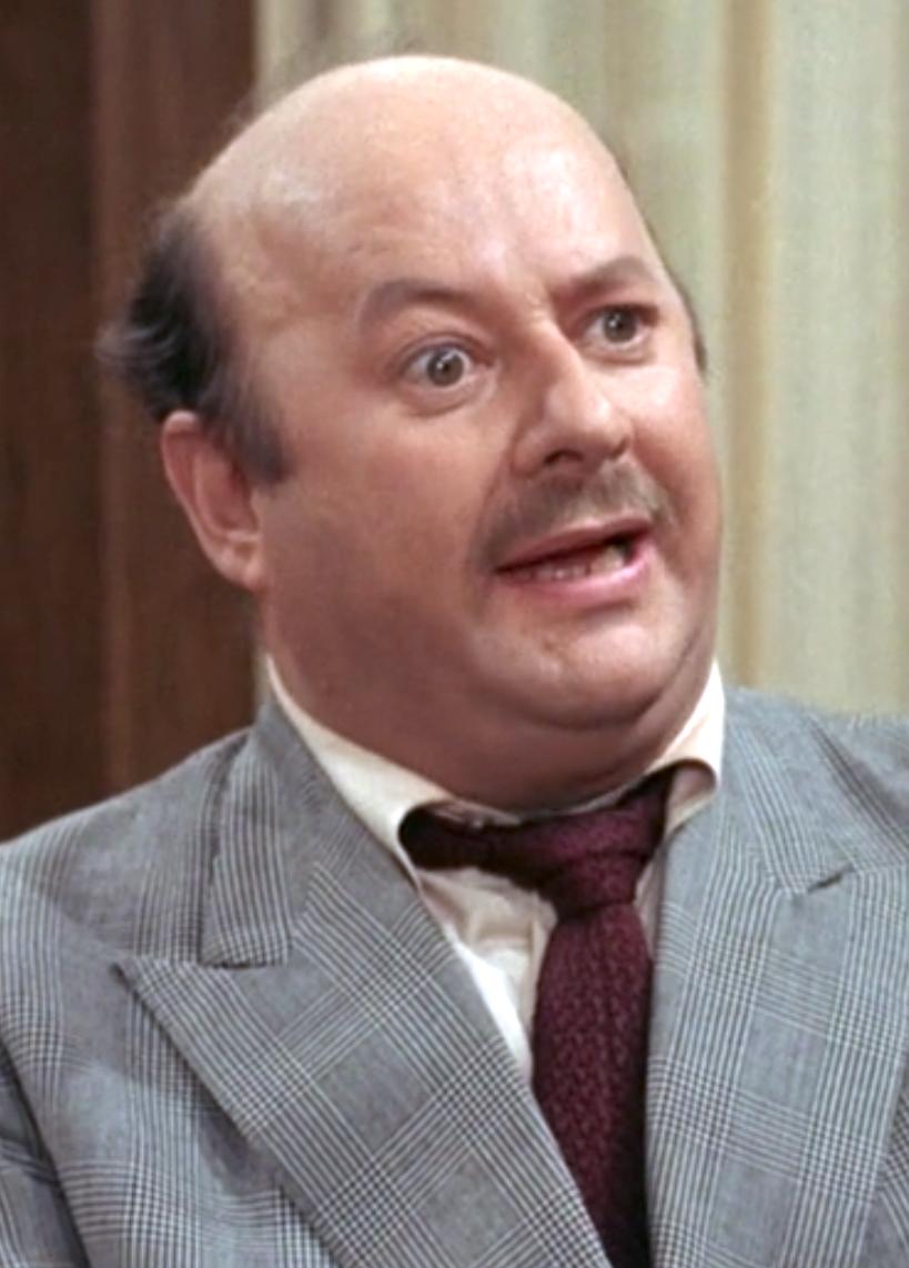 actor Laurie Main large photo