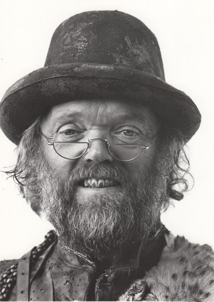 actor Malcolm Dixon large photo