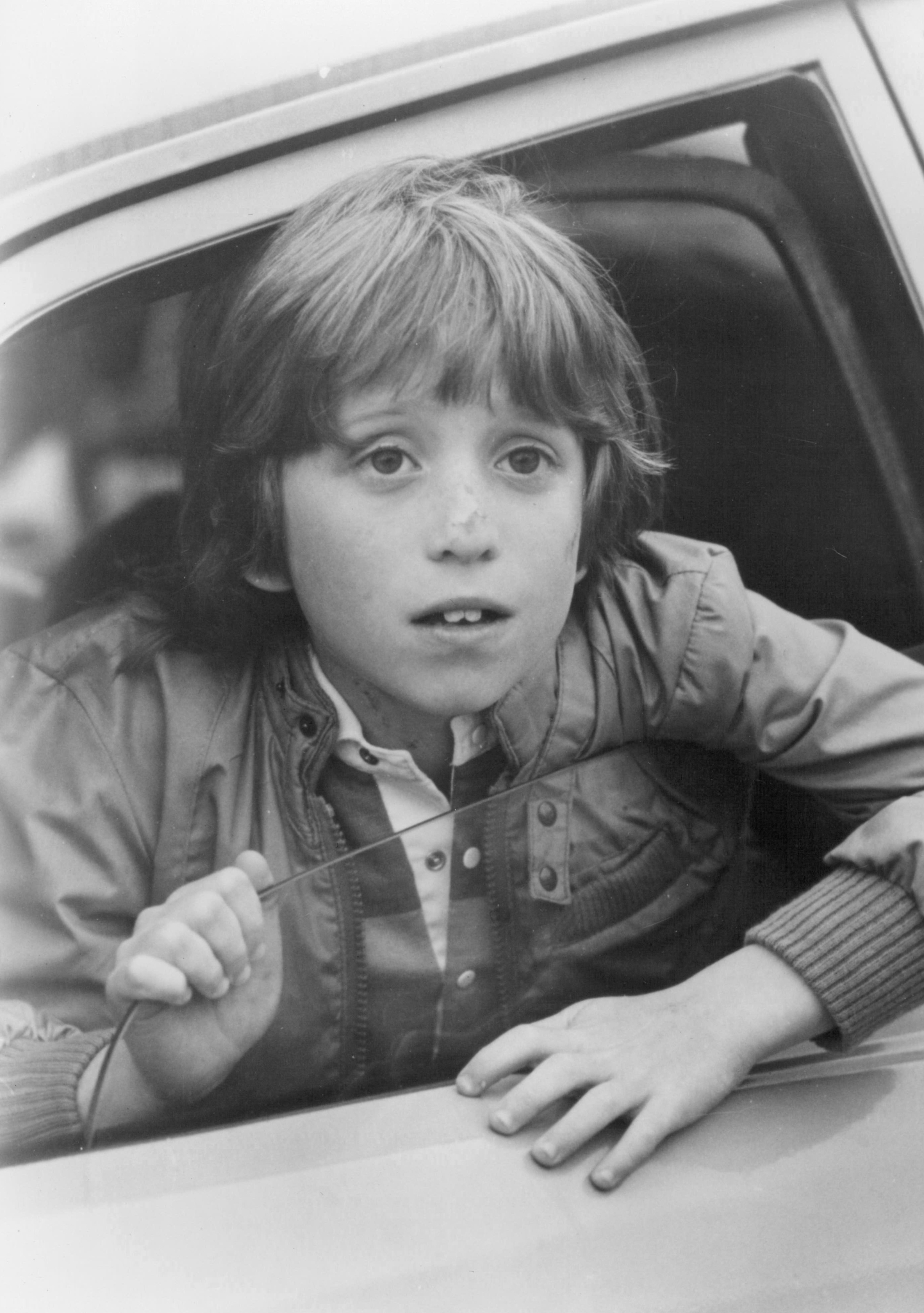 actor Oliver Robins large photo