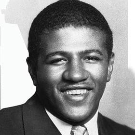 actor Harry Mills large photo