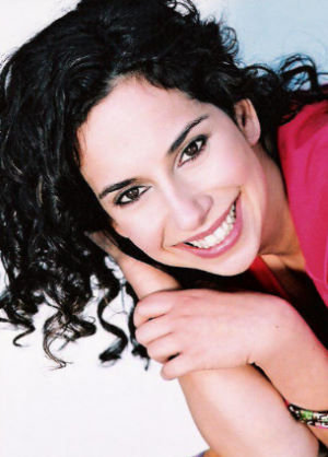 actor Abigail Revasch large photo