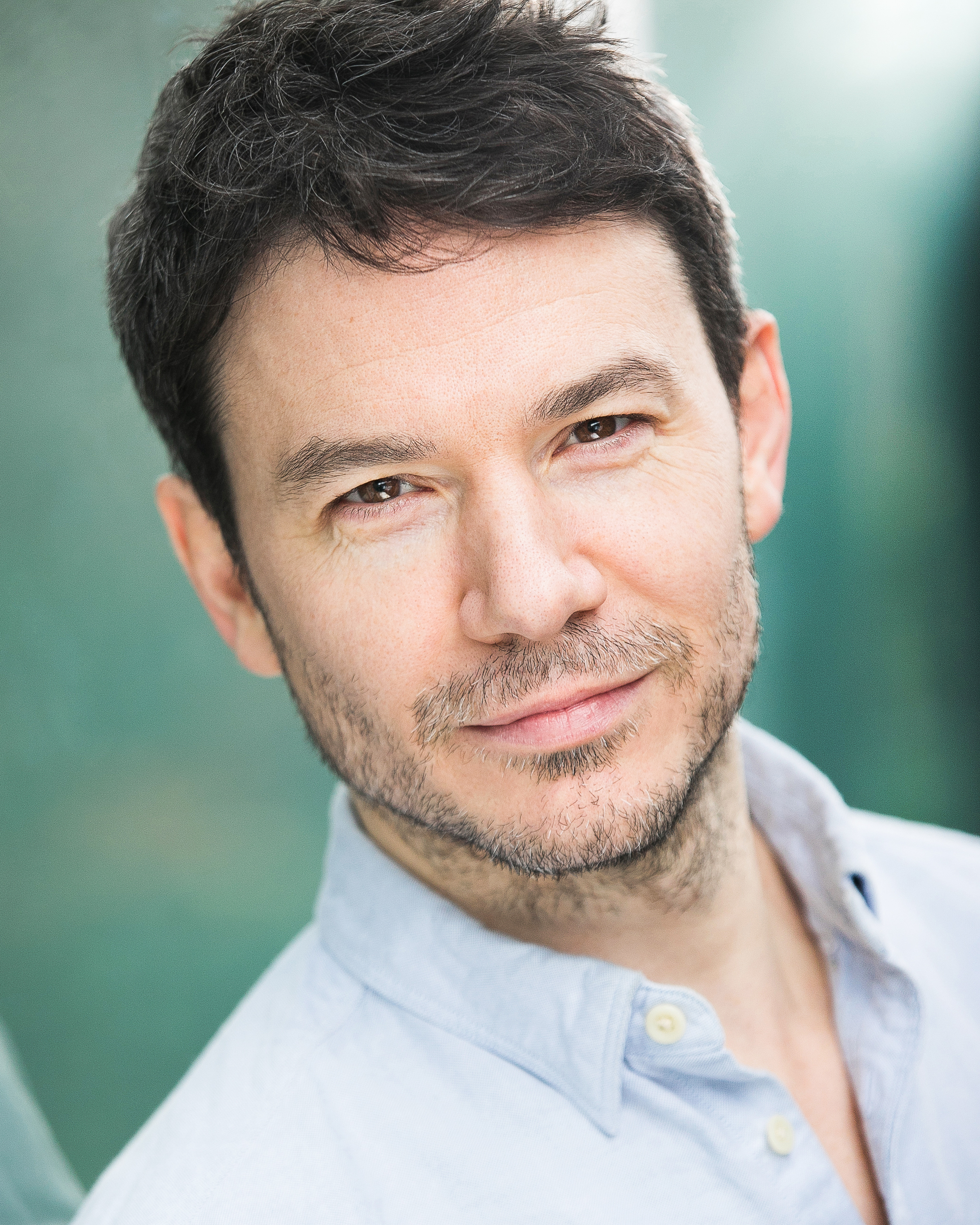 actor Grant Ibbs large photo