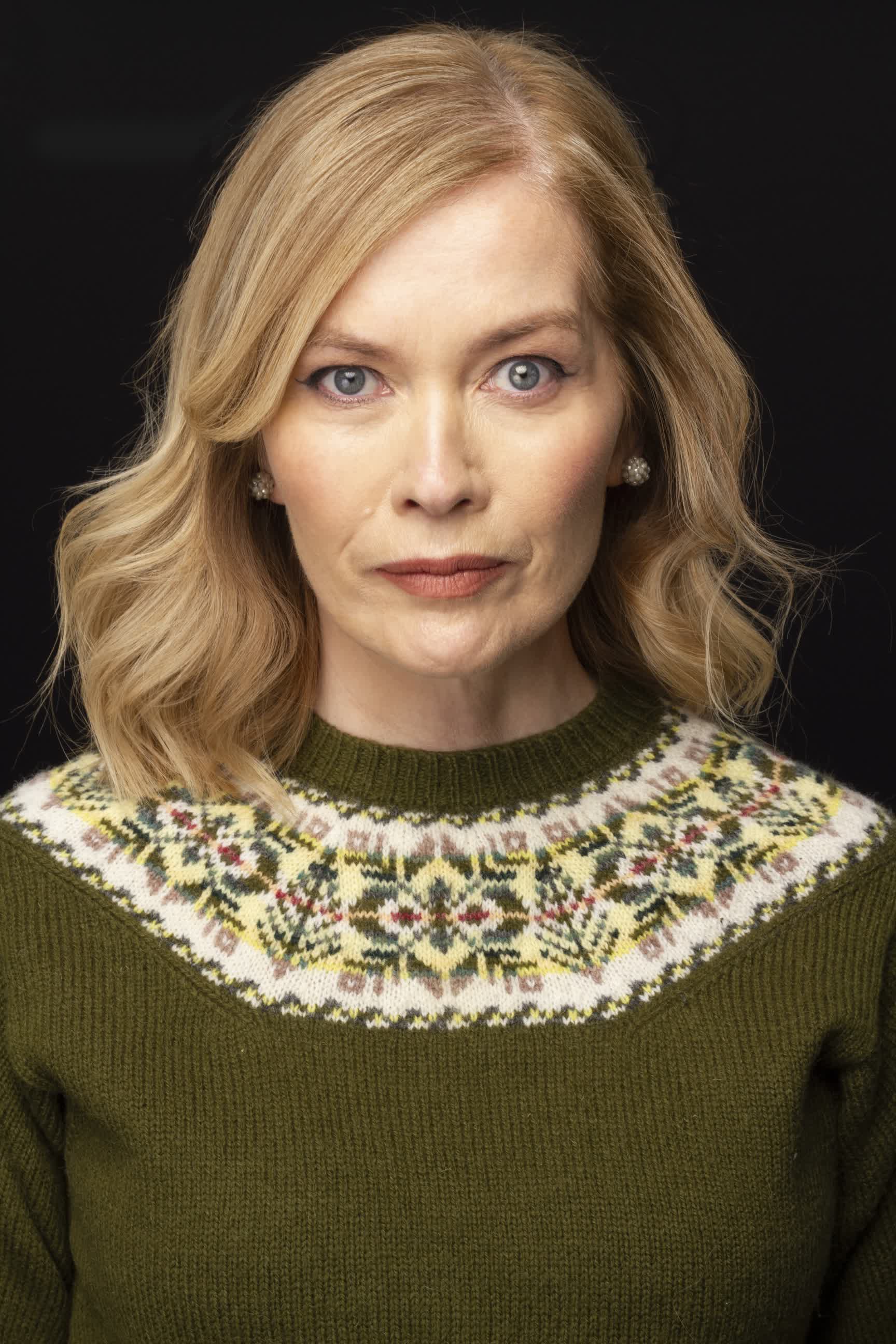 actor Therese Bradley large photo