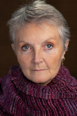 actor Stephanie Barton-Farcas large photo