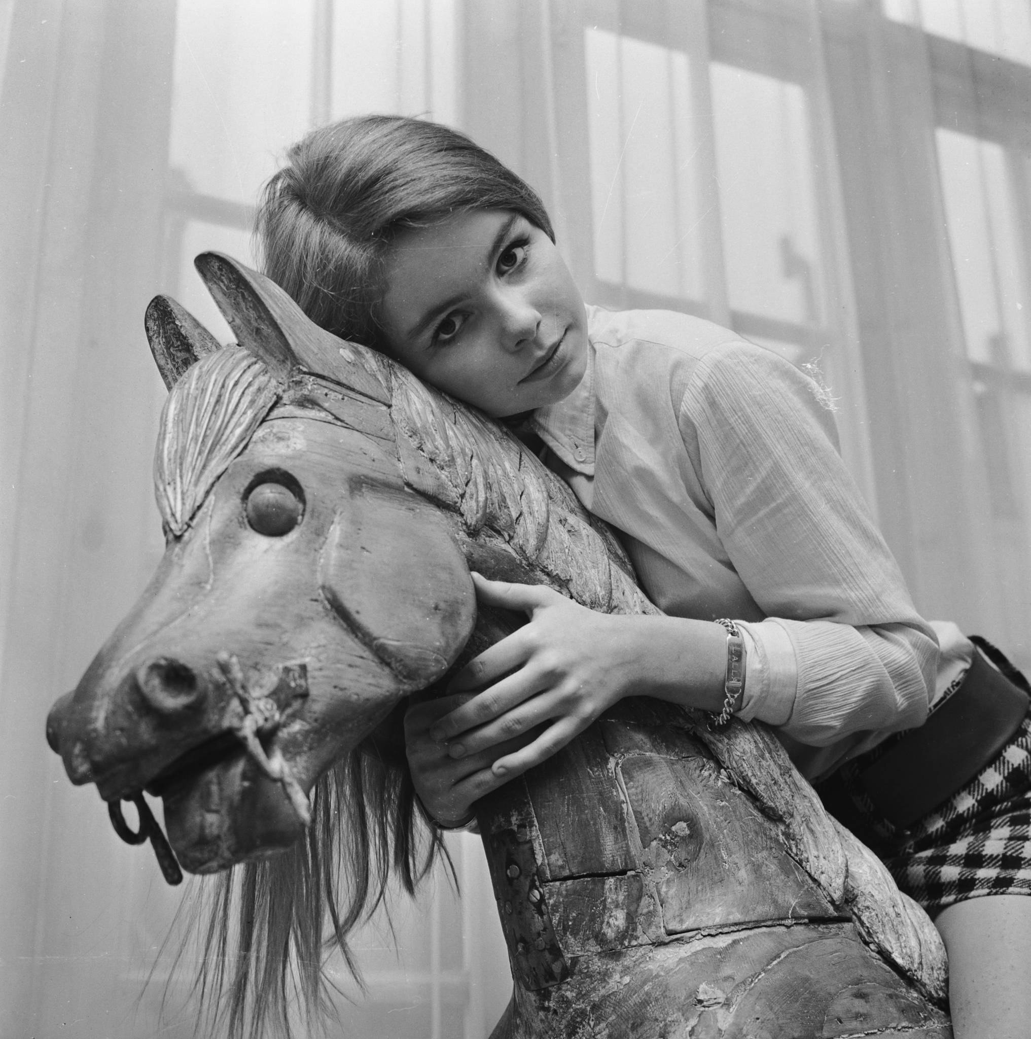 actor Lalla Ward large photo