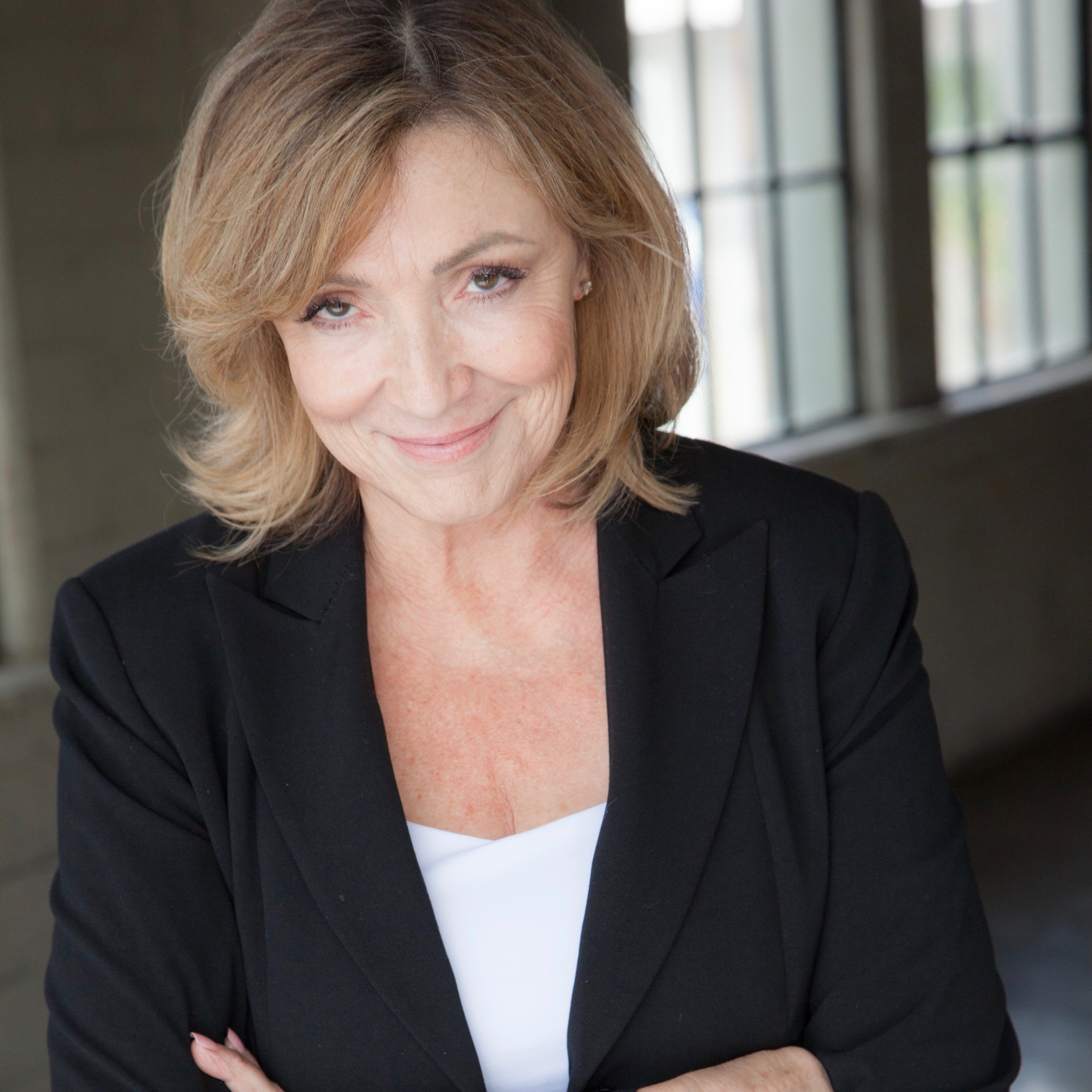 actor Katie Mitchell large photo