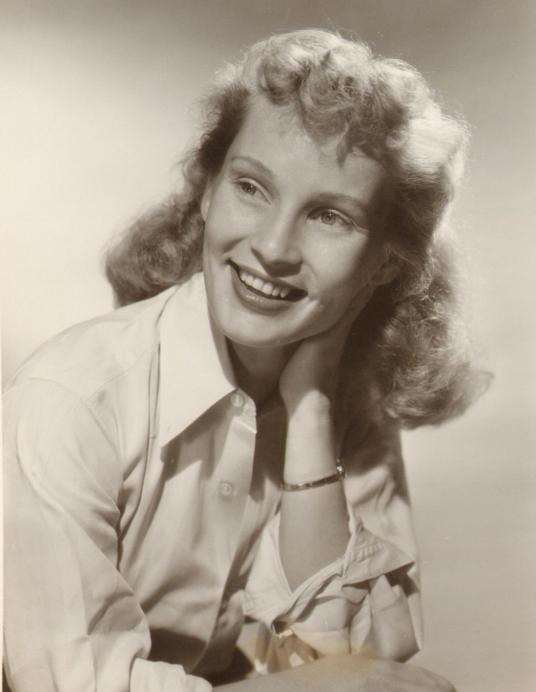 actor Lenka Peterson large photo