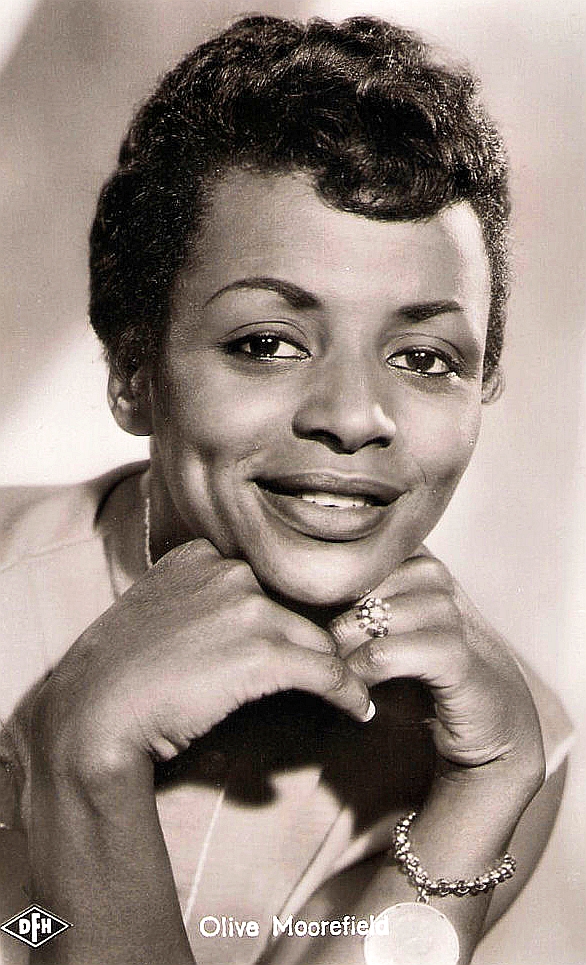 actor Olive Moorefield large photo