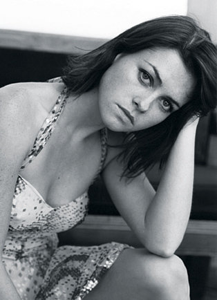 actor Holly Davidson large photo