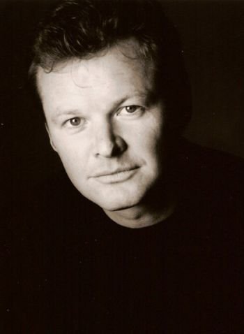 actor Geraint Wyn Davies large photo