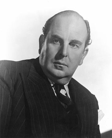 actor Robert Morley large photo