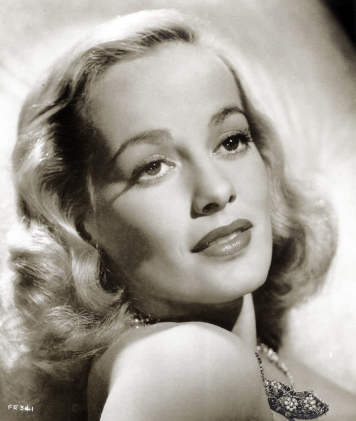 actor Faye Emerson large photo