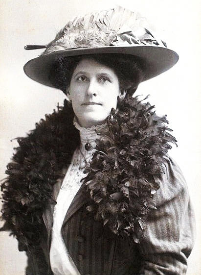 actor Louise Mackintosh large photo