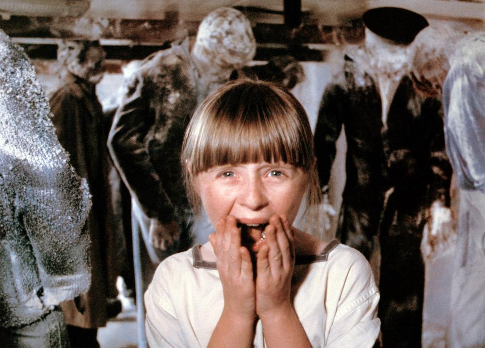 actor Jennifer McKinney large photo