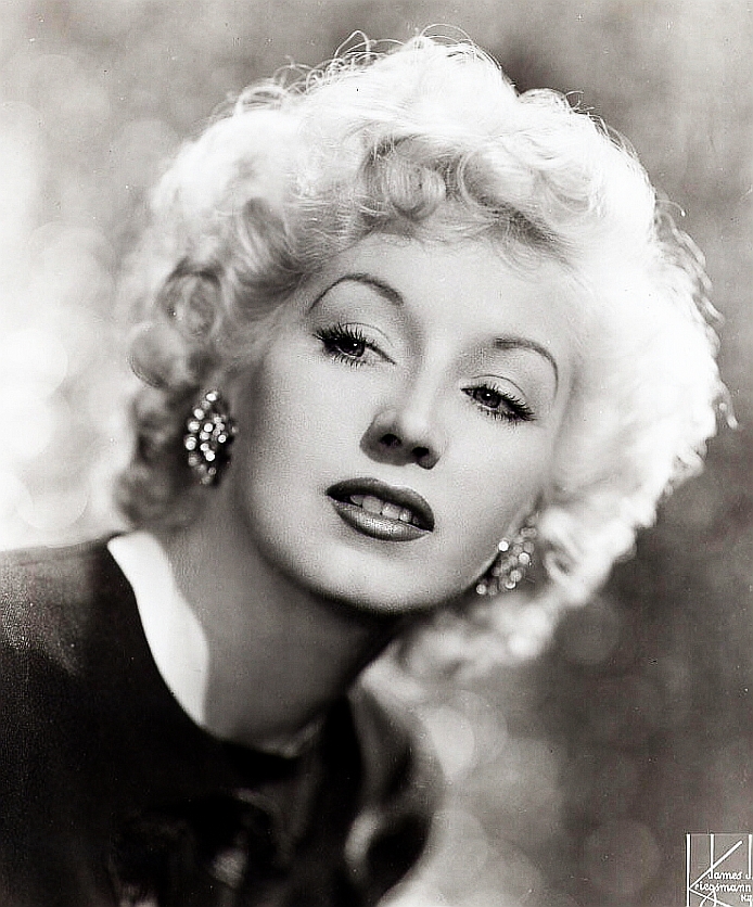 actor Martha Tilton large photo