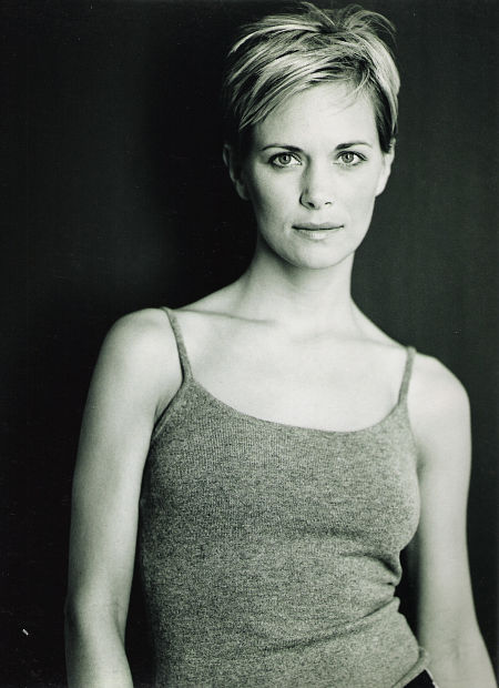 actor Angie Hill large photo