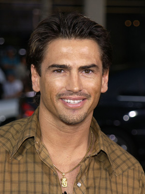 actor Justin Melvey large photo