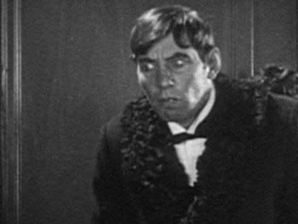 actor Noah Young large photo