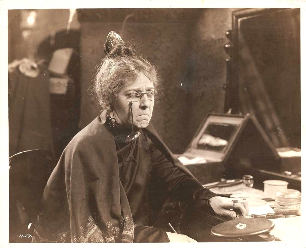 actor Tempe Pigott large photo