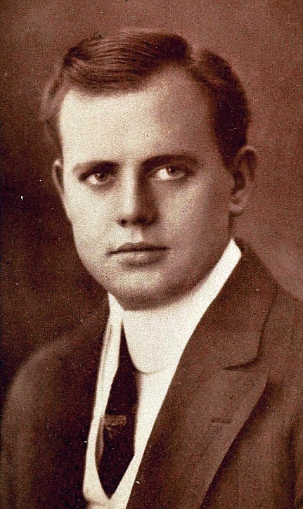 actor Howard M. Mitchell large photo