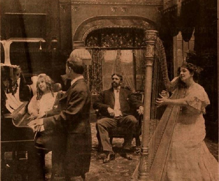 actor Rose Tapley large photo