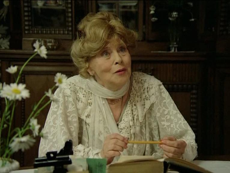 actor Nelly Gaierová large photo