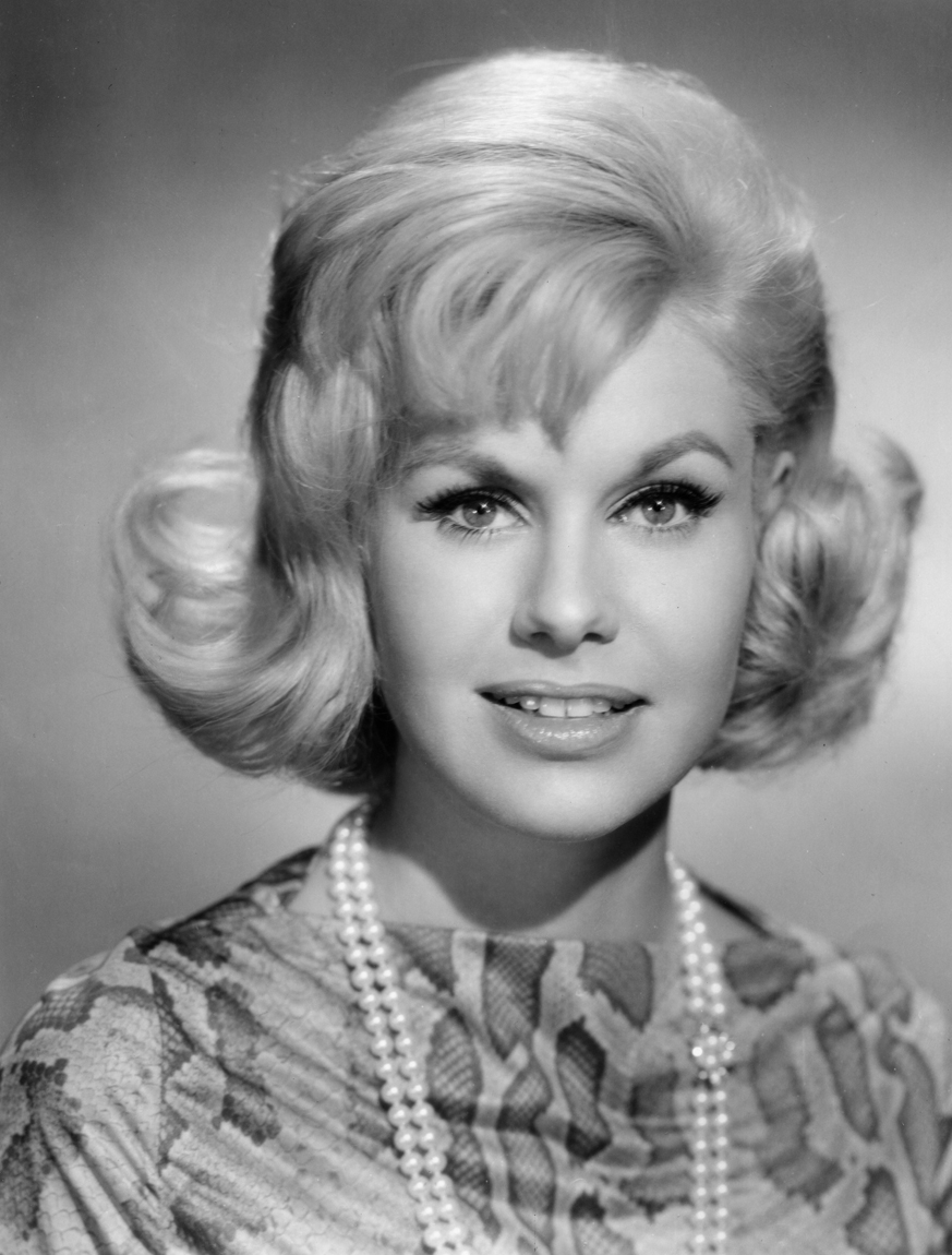 actor Suzanna Leigh large photo