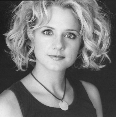 actor Caroline Keenan large photo