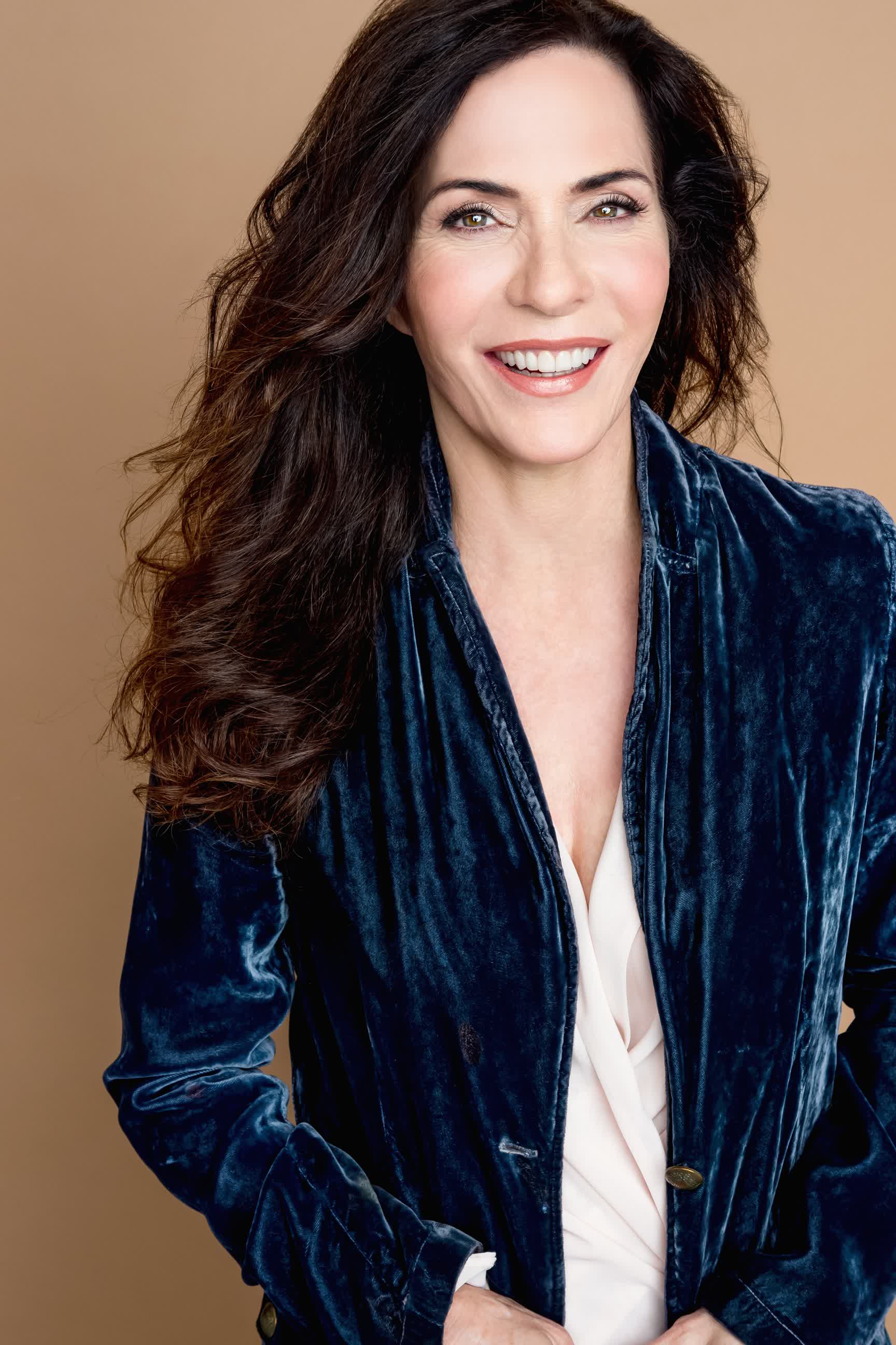 actor Holly Gagnier large photo