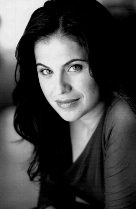 actor Lina Acosta large photo