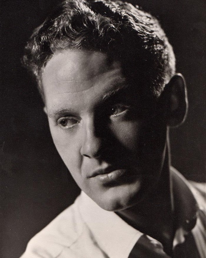 actor Denys Graham large photo