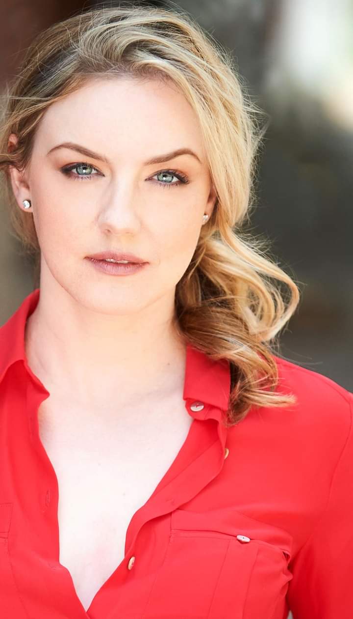 actor Kristin Adams large photo