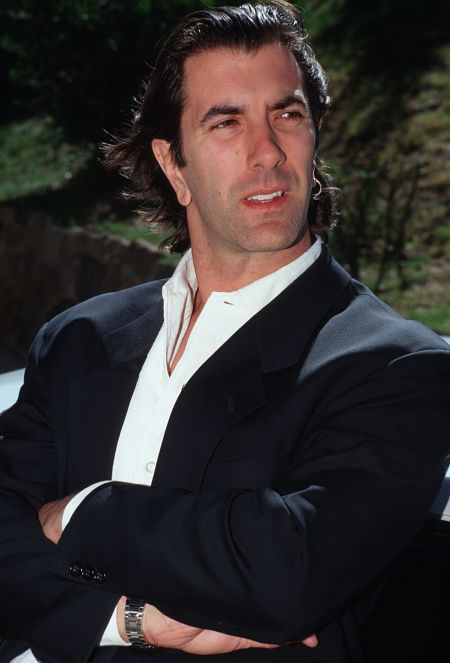 actor Robert Cabral large photo